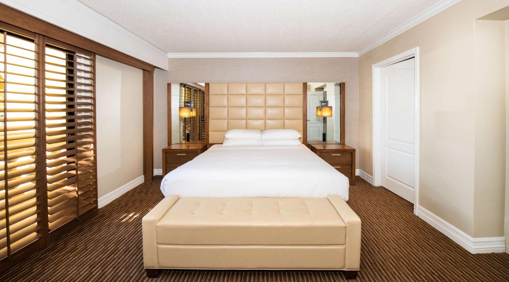 ฮิลตัน ฟีนิกซ์ รีสอร์ต แอต เดอะพาร์ค Hotel ภายนอก รูปภาพ